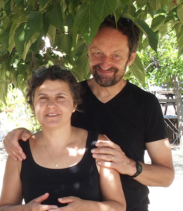 Rina et Daniel, hôte de la maison d'Eugène et de la maisonette